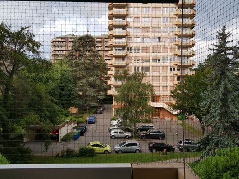 Balcon avec toile solaire