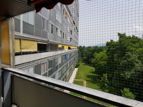 Balcon avec toile solaire