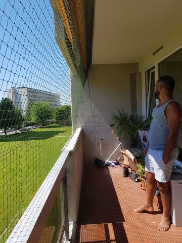 Balcon avec toile solaire