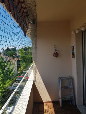 Balcon avec toile solaire