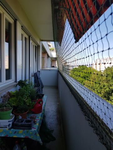 Balcon avec toile solaire