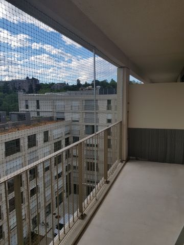 Balcon avec toile solaire