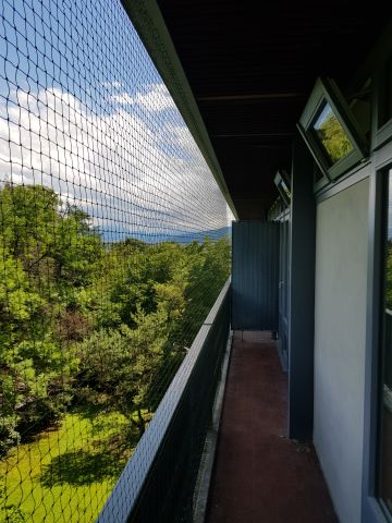 Balcon avec toile solaire