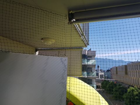 Balcon avec toile solaire