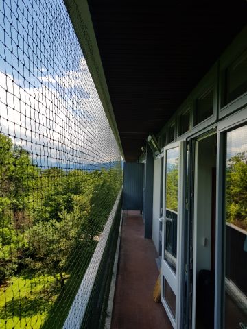 Balcon avec toile solaire