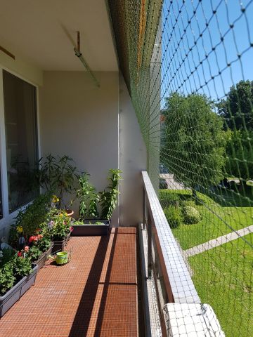 Balcon avec toile solaire
