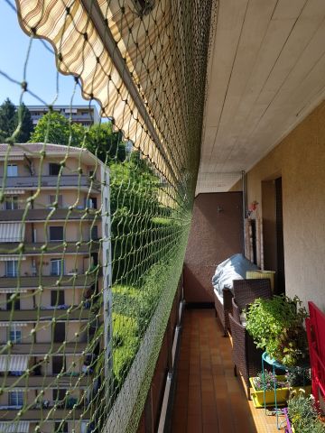 Balcon avec toile solaire