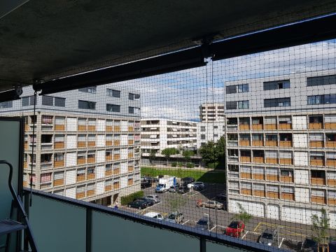 Balcon avec toile solaire