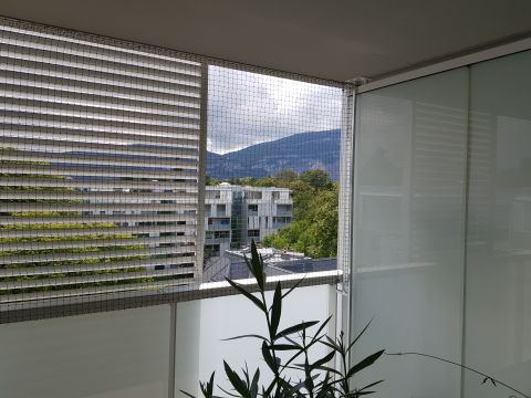Balcon avec toile solaire