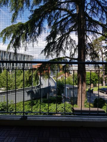 Balcon avec toile solaire