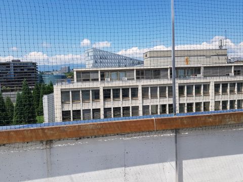Balcon avec toile solaire