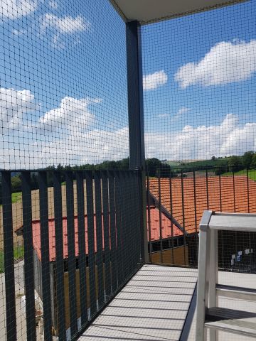 Balcon avec toile solaire