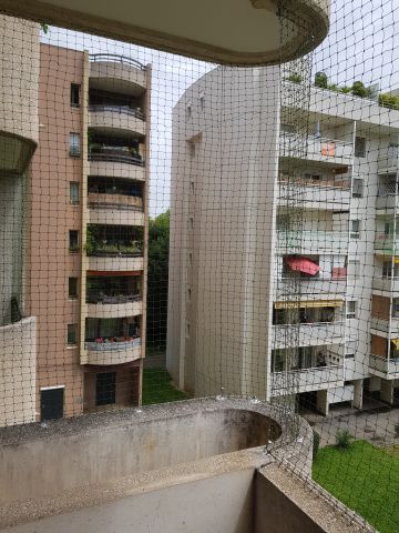 Balcon avec toile solaire