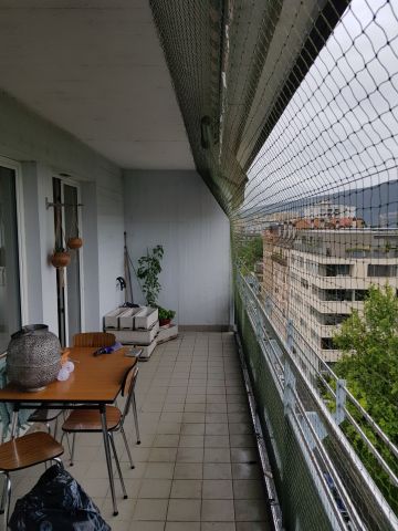 Balcon avec toile solaire