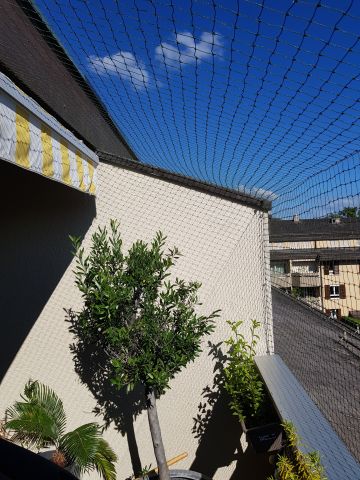 Balcon avec toile solaire