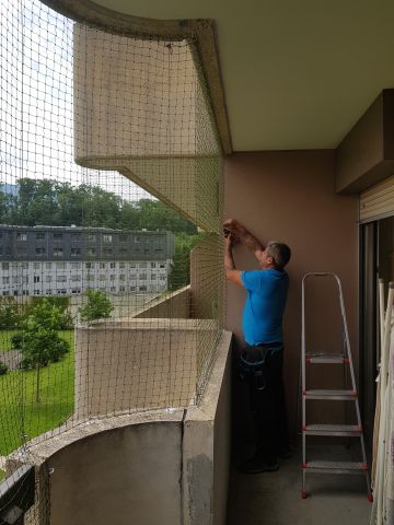 Balcon avec toile solaire