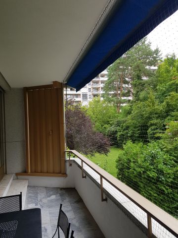 Balcon avec toile solaire