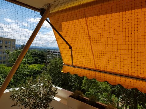 Balcon avec toile solaire