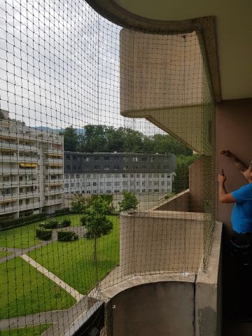 Balcon avec toile solaire