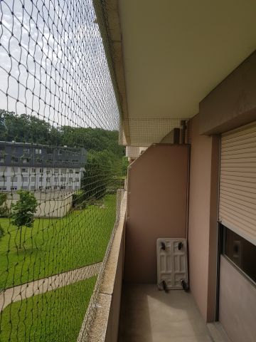 Balcon avec toile solaire