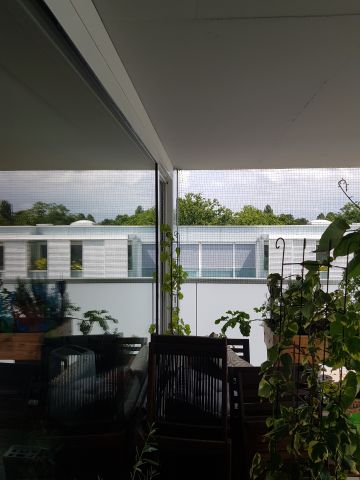 Balcon avec toile solaire