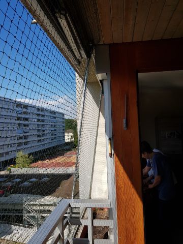 Balcon avec toile solaire
