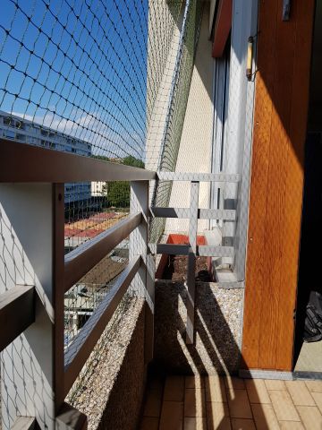 Balcon avec toile solaire