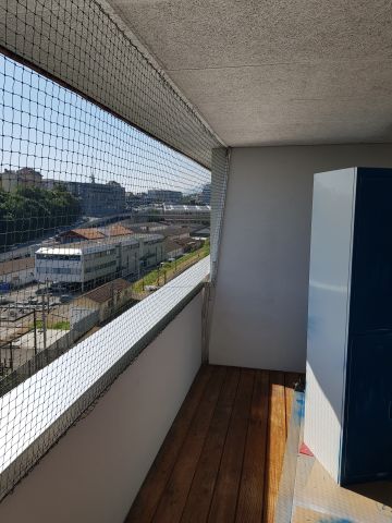 Balcon avec toile solaire