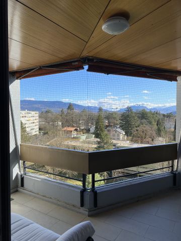 Balcon avec toile solaire