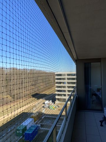 Balcon avec toile solaire