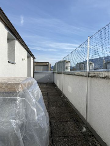 Balcon avec toile solaire