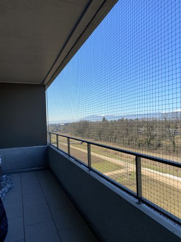 Balcon avec toile solaire