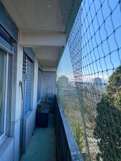 Balcon avec toile solaire