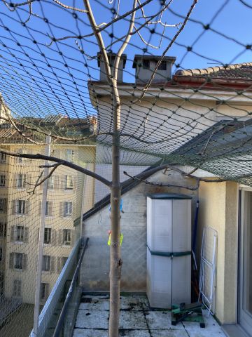 Balcon avec toile solaire