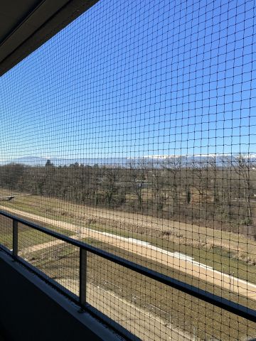 Balcon avec toile solaire