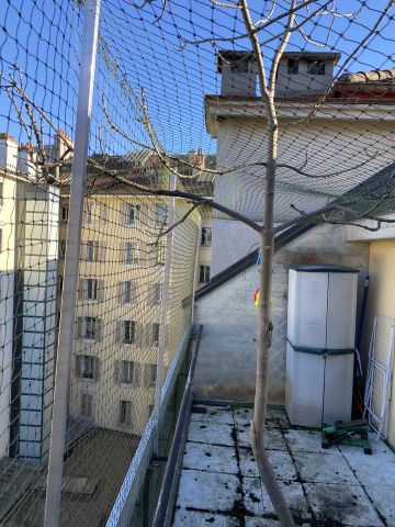 Balcon avec toile solaire