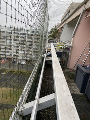 Balcon avec toile solaire