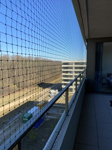 Balcon avec toile solaire