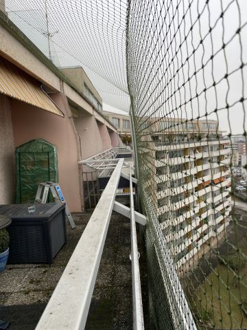 Balcon avec toile solaire