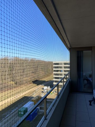 Balcon avec toile solaire