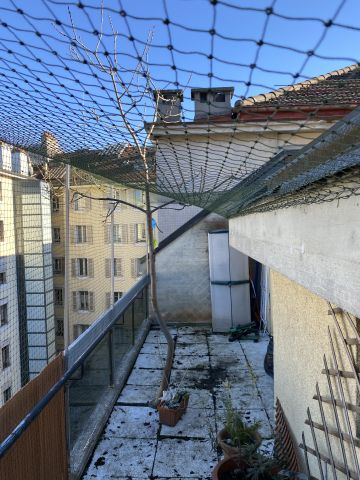 Balcon avec toile solaire