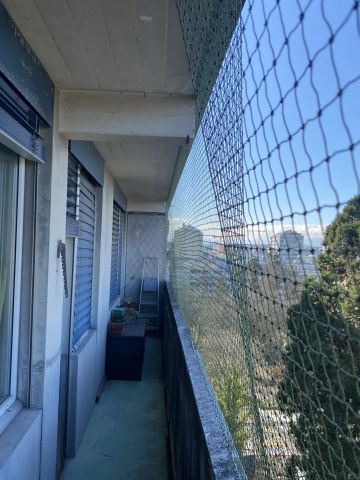 Balcon avec toile solaire