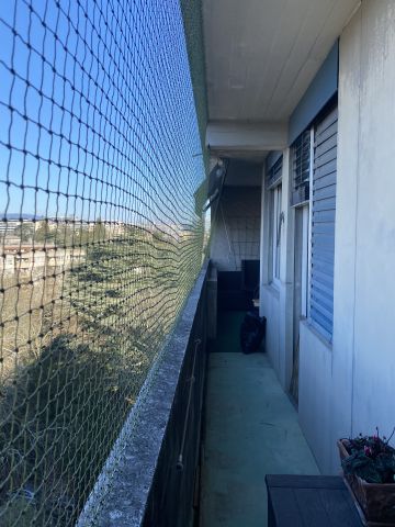 Balcon avec toile solaire