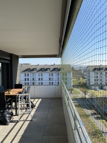 Balcon avec toile solaire