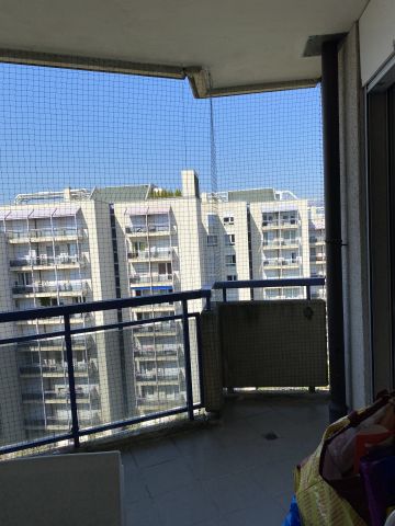 Balcon avec toile solaire