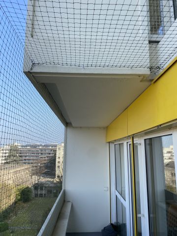 Balcon avec toile solaire