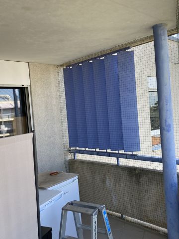 Balcon avec toile solaire