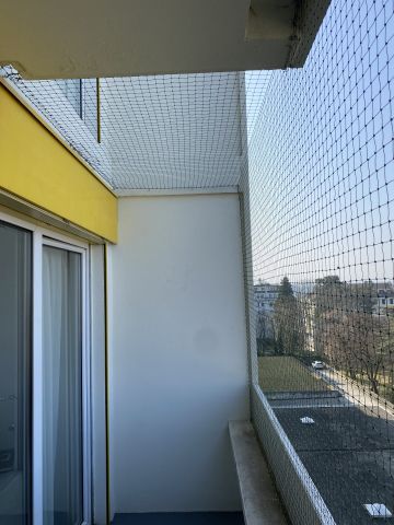 Balcon avec toile solaire