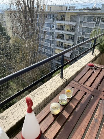 Balcon avec toile solaire