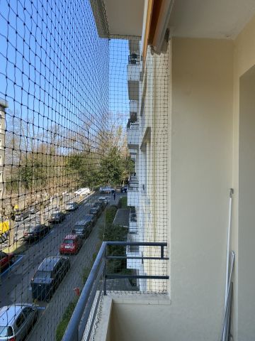 Balcon avec toile solaire